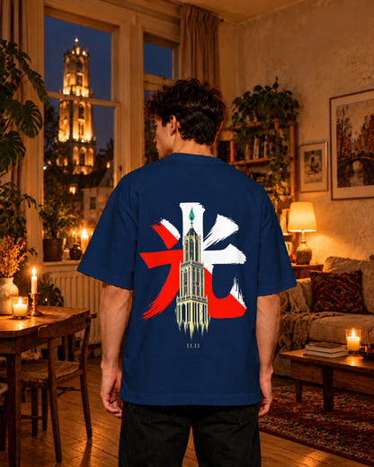 Fudō Tee 不動 | Candle — rugaanzicht met origineel ontwerp — binnen bij kaarslicht