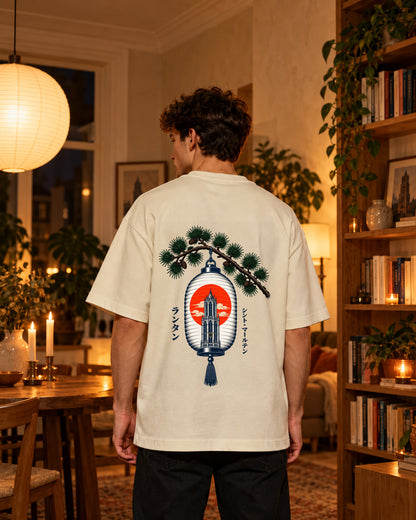 Fudō Tee 不動 | Lantern — rugaanzicht met origineel ontwerp — binnen bij kaarslicht