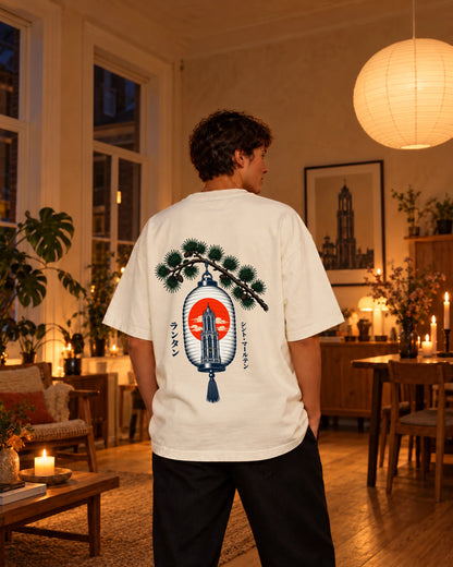 Fudō Tee 不動 | Lantern — rugaanzicht met origineel ontwerp — binnen bij kaarslicht