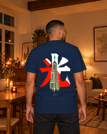 Kata Tee 型 | Candle — rugaanzicht met origineel ontwerp — binnen bij kaarslicht