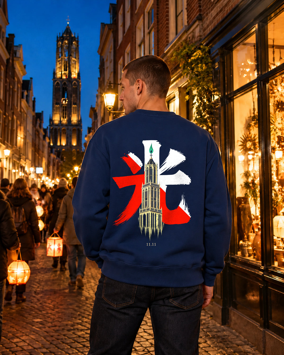Nagasode Sweater 長袖 | Candle - Navy - straat richting het Domplein tijdens Sint Maarten