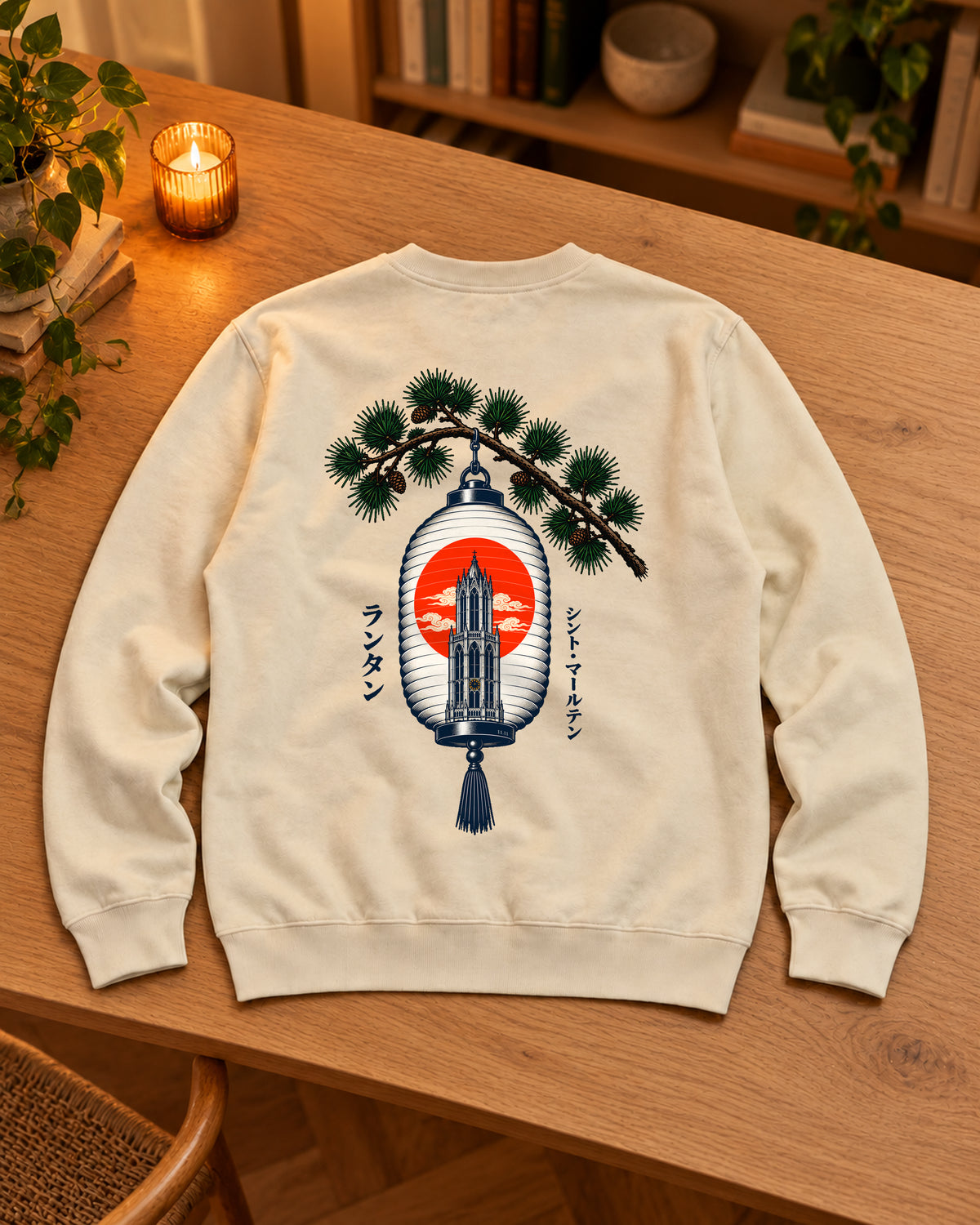 Nagasode Sweater 長袖 | Lantern — Parchment — volledig kledingstuk met rugontwerp op een tafel thuis bij kaarslicht