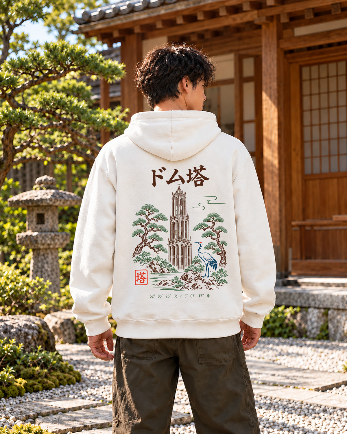 Nukumori Hoodie Zen Light – rugaanzicht met het originele Domtorenontwerp