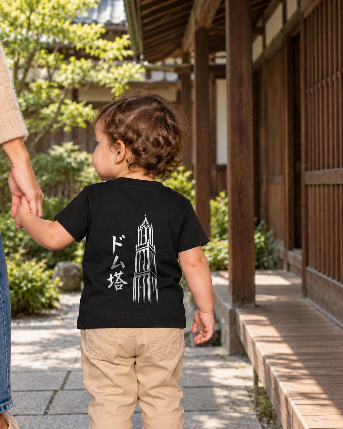 Hina Baby Tee 雛 | Ink — back view showing the artwork in a Japanese wooden courtyard