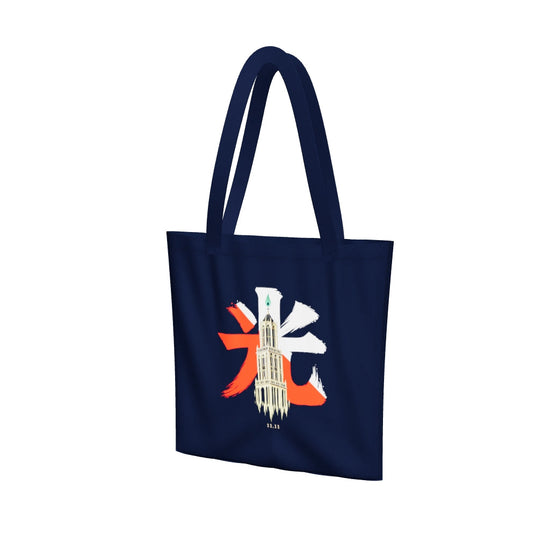 Fukuro Tote Candle in Navy — draaibaar 3D-model met Domo-logo achterop