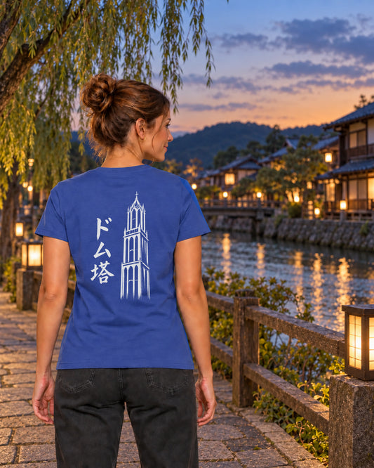 Saki Tee 咲 | Ink — tweede rugfoto aan Japanse rivier, Worker Blue en origineel ontwerp